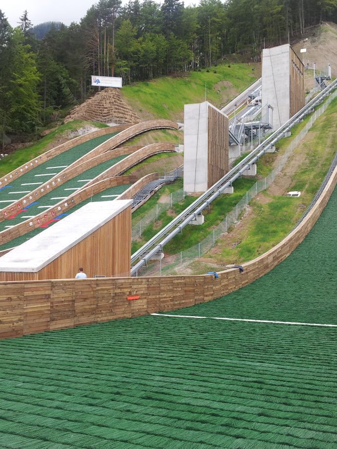 Construction of a leaning lift in NC Planica