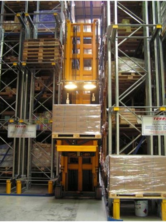 Storage and distribution centre