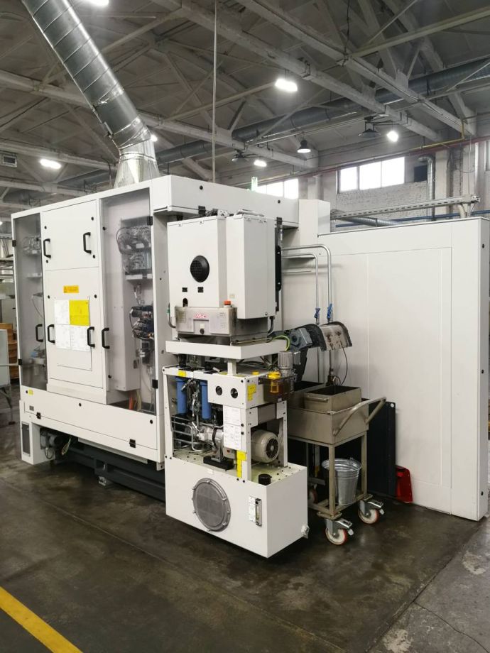 Liebherr gear hobbing machine for production of gears for hydraulic pumps