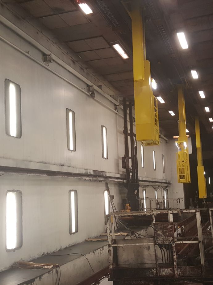 Projektiranje, izdelava, dobava in zagon 8-ih stropnih manipulatorjev za potrebe barvanja notranjih površin tovornih vagonov