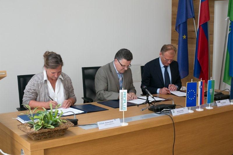 CERKNICA PODPIS POGODBE - Valter Leban-2758