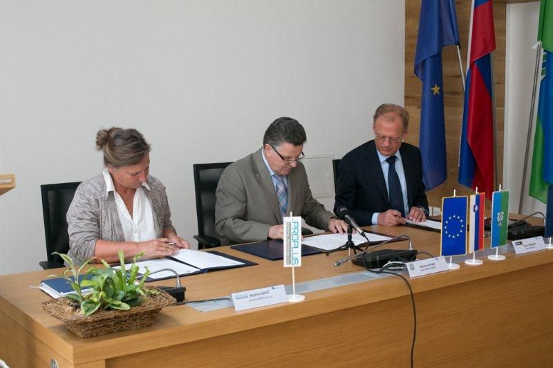 CERKNICA PODPIS POGODBE - Valter Leban-2760