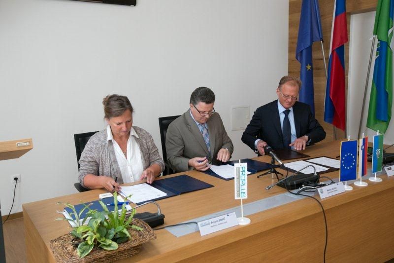 CERKNICA PODPIS POGODBE - Valter Leban-2766