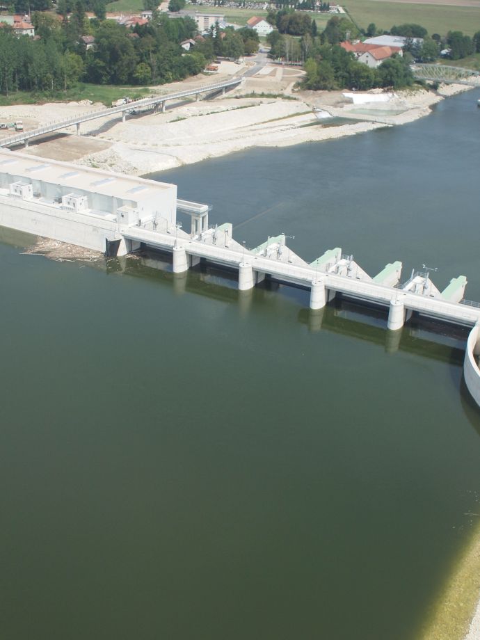 Строительство аккумуляционного бассейна с системой слива для защиты от паводков и наводнений для ГЭС «Брежице»