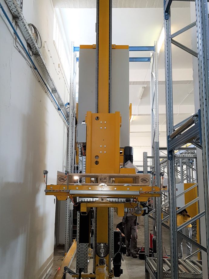 Aвтоматизированная транспортная система для обслуживания проходных стеллажей в производственной системе предприятия «Jata Emona»