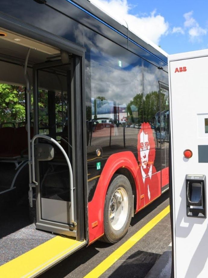 Installation öffentlicher Elektroladestationen für Busse in der Gemeinde Kranj