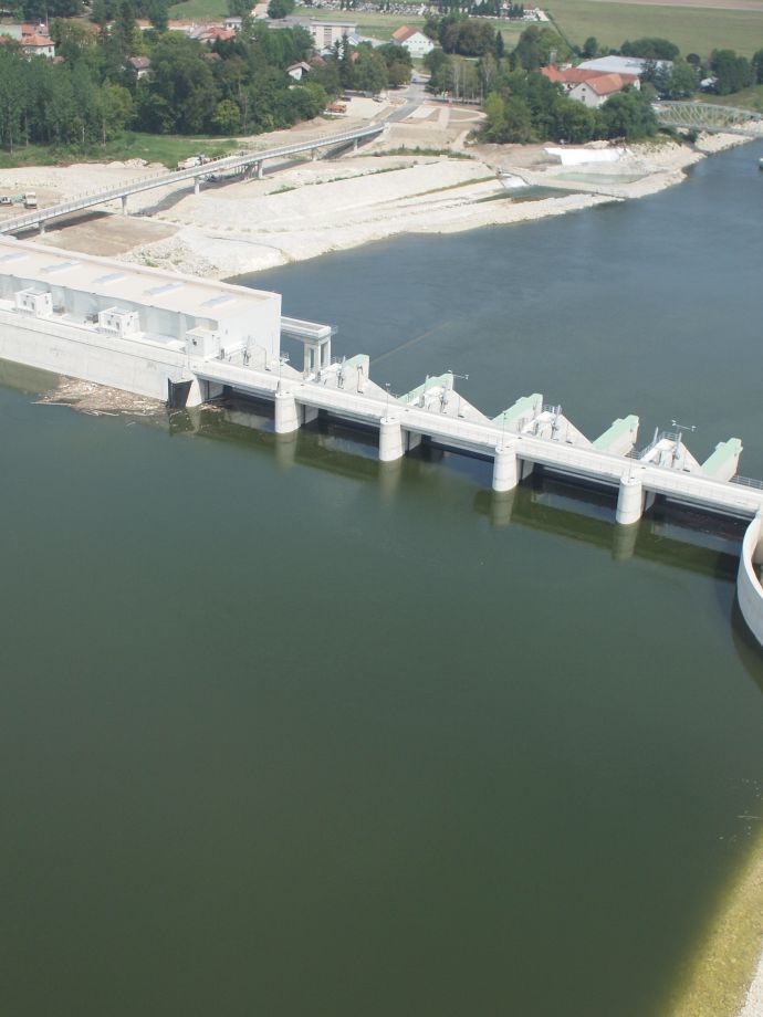 Construction of reservoir and overflow spillway for the Brežice HPP