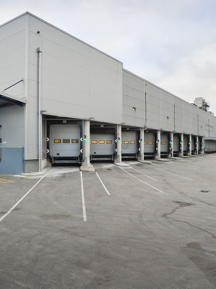 Storage and distribution centre